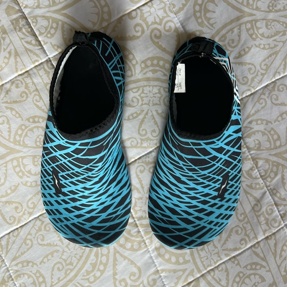 Kids barefoot water shoes Sz 8/9